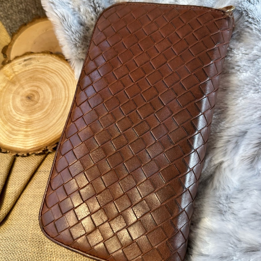 Bottega Veneta toffee zippy wallet in Brown Leather. Italian Luxury $239